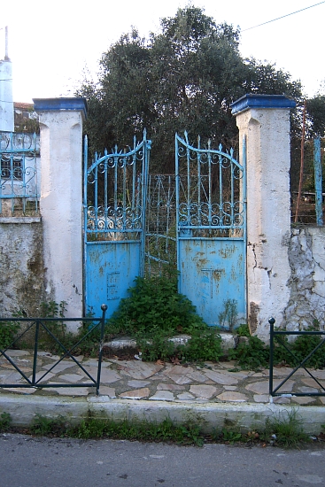 100_2059 small VAMOS GATE.jpg - 200001 Bytes